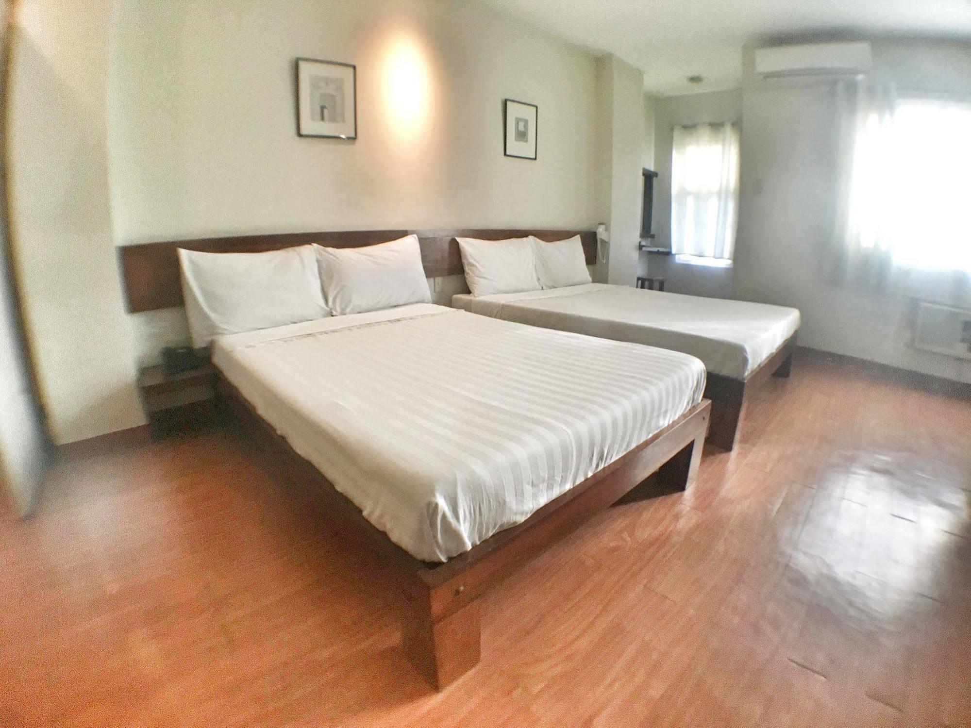 Готель Ilocos Rosewell Екстер'єр фото